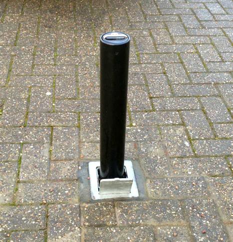 Heavy Duty Round Retractable Bollard product gallery image