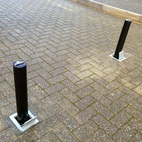 Heavy Duty Round Retractable Bollard product gallery image